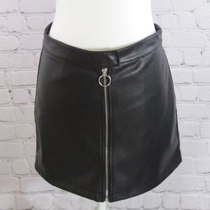 Forever 21 Black Faux Leather Mini Skirt Size Medium Front Separating Zipper